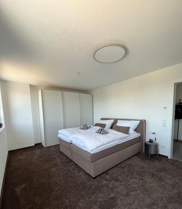 Sonnige Mit Schoener Aussicht In Apartment