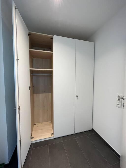 Sonnige Mit Schoener Aussicht In Apartment