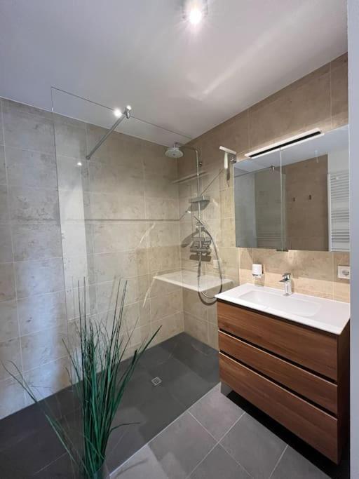 Apartment Sonnige Mit Schoener Aussicht In *